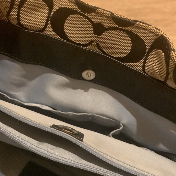 Coach bag with a matching wristlet - Picture 13 of 13